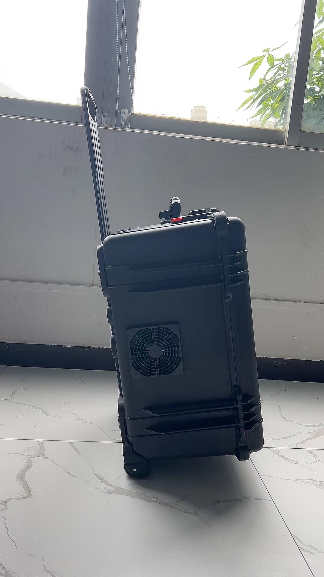 罗山手拉箱型移动通信干扰器